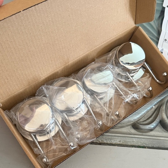 Pack of 4 Stainless Steel Silver Shower Suction Cup Hooks Set - Picture 8 of 8